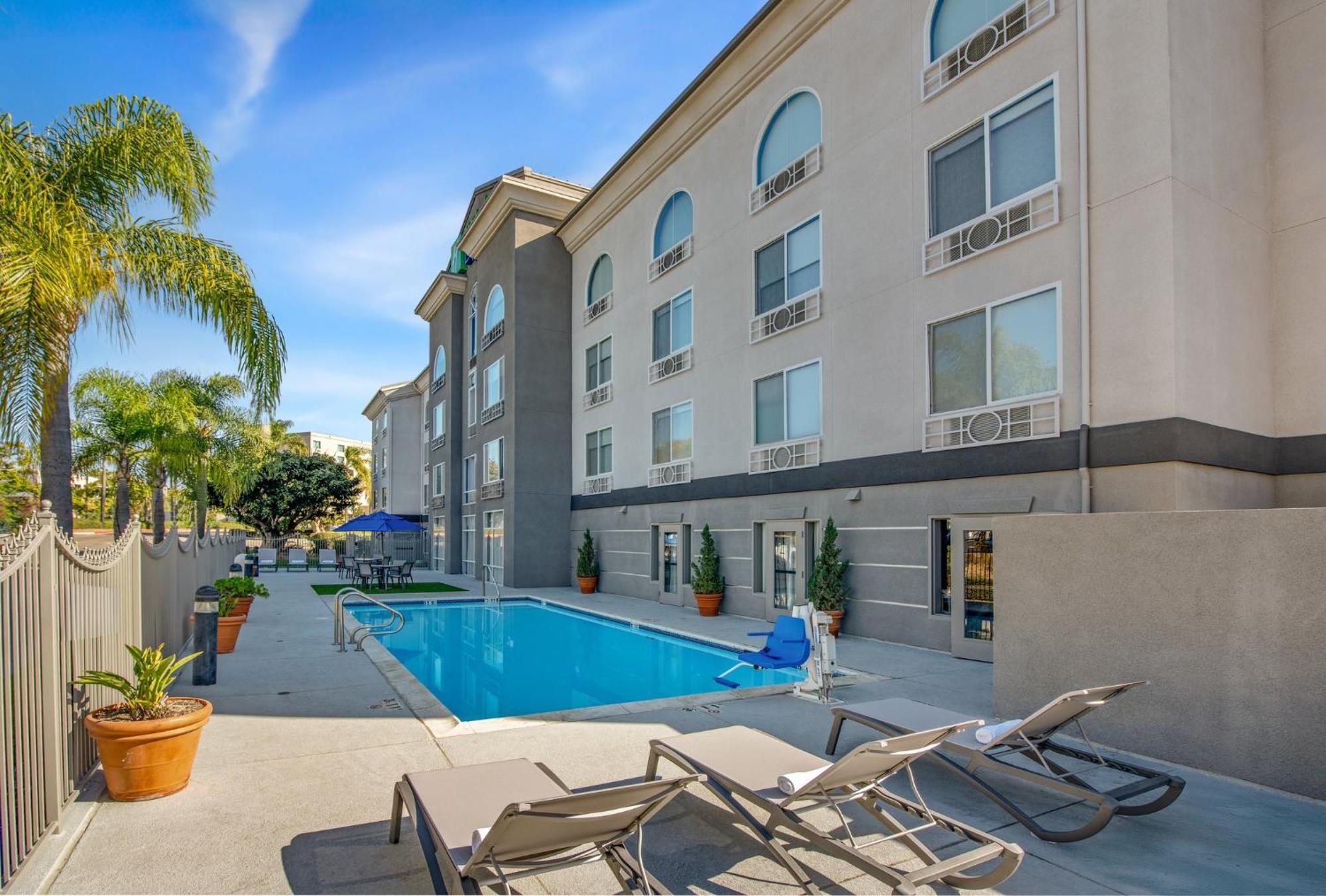 Holiday Inn Express San Diego - Sorrento Valley By Ihg Exterior foto